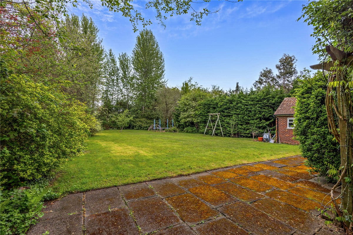 5 bedroom house, Andover Road, Newbury RG14 - Available