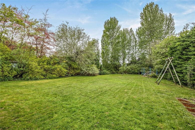 5 bedroom house, Andover Road, Newbury RG14 - Available