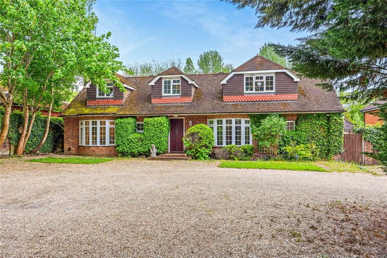 5 bedroom house, Andover Road, Newbury RG14 - Available