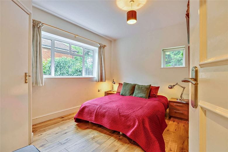 5 bedroom house, Andover Road, Newbury RG14 - Available