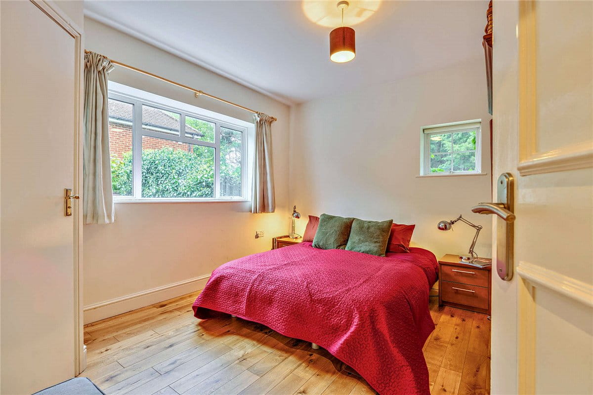5 bedroom house, Andover Road, Newbury RG14 - Available
