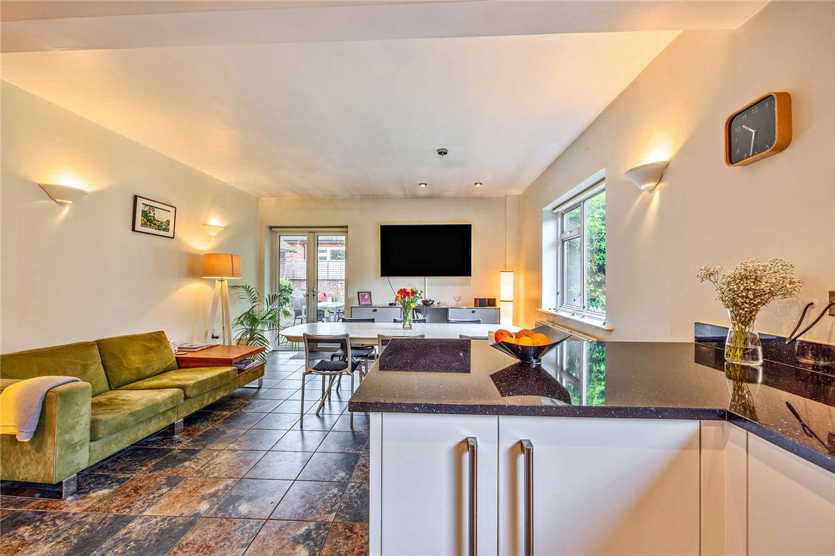 5 bedroom house, Andover Road, Newbury RG14 - Available