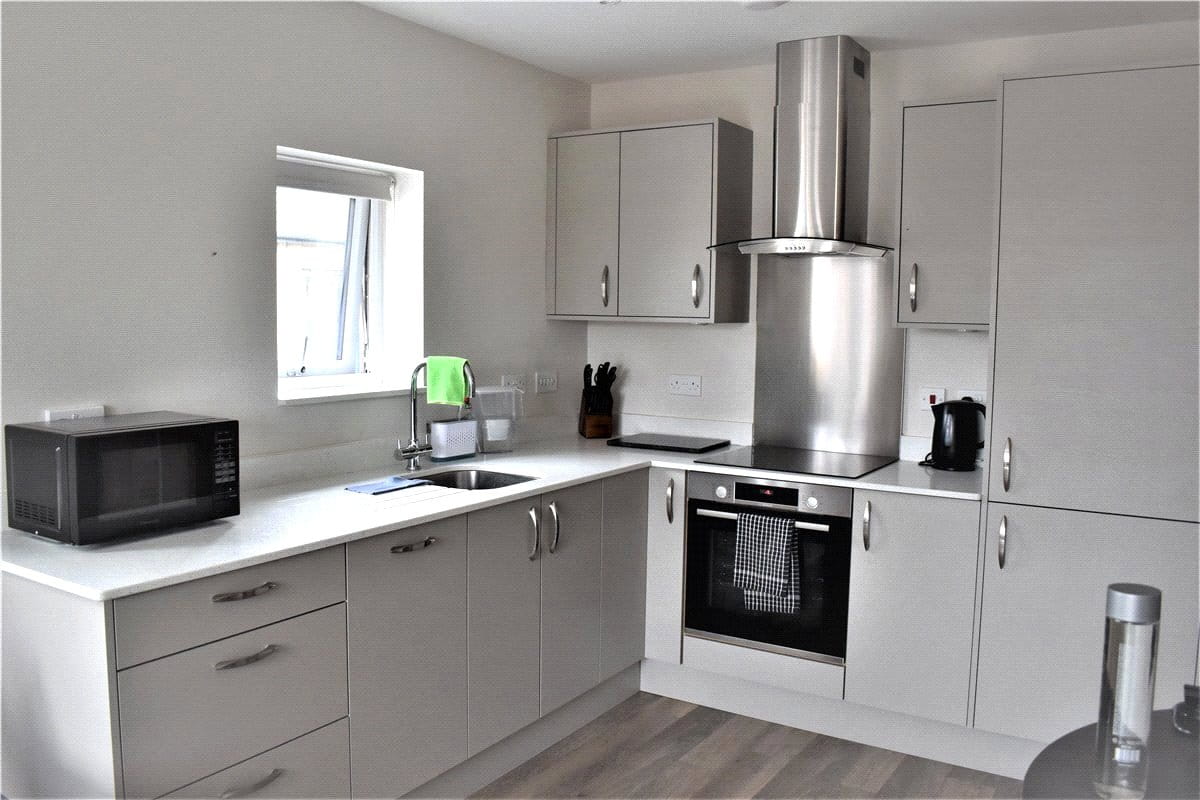 1 bedroom flat, Steel Close, Newtown Road RG14 - Available