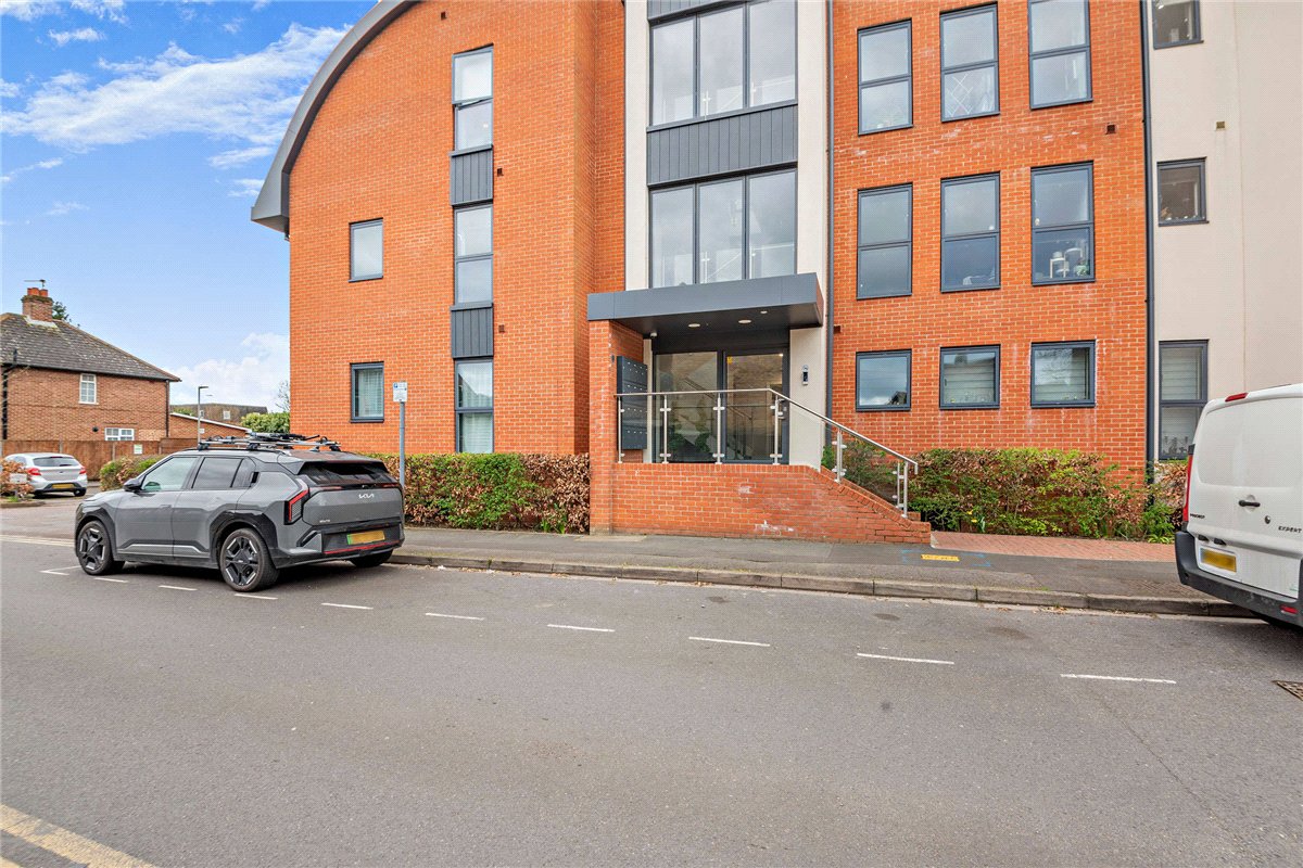 2 bedroom flat, St Marys Road, Newbury RG14 - Available