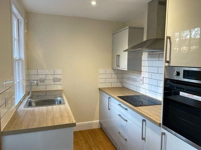 2 bedroom house, Madeira Place, Newbury RG14 - Available