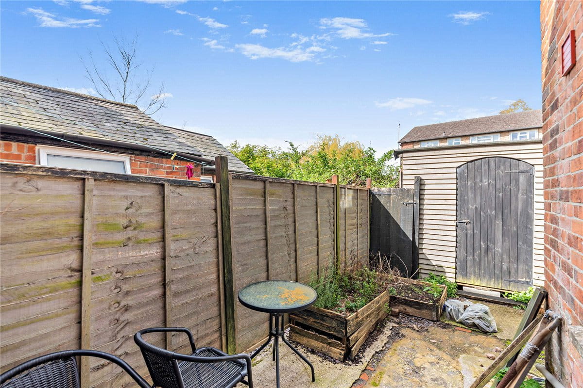 2 bedroom house, Madeira Place, Newbury RG14 - Available