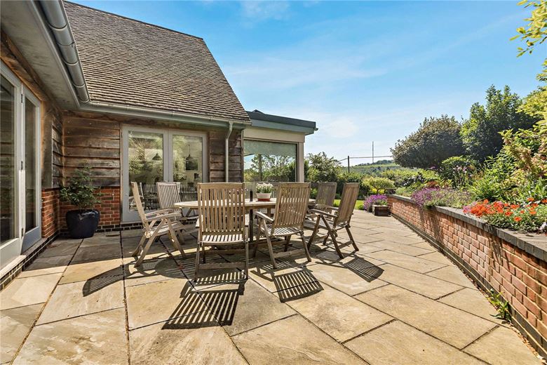3 bedroom house, Fox's Lane, Kingsclere RG20 - Available