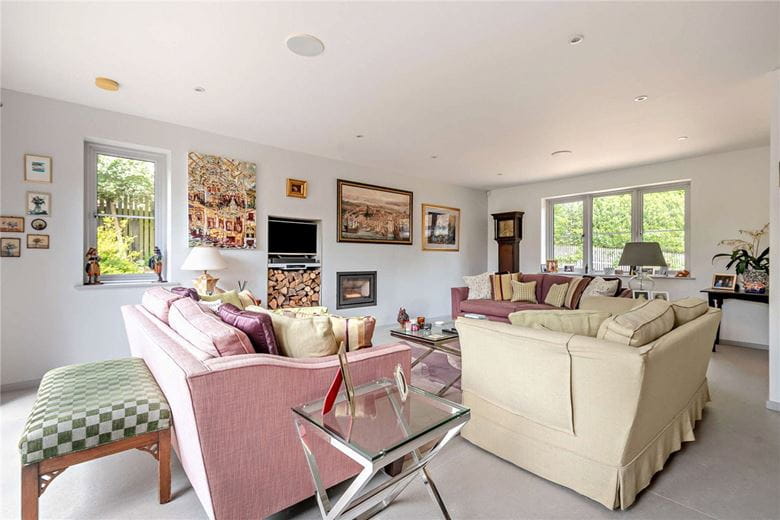 3 bedroom house, Fox's Lane, Kingsclere RG20 - Available