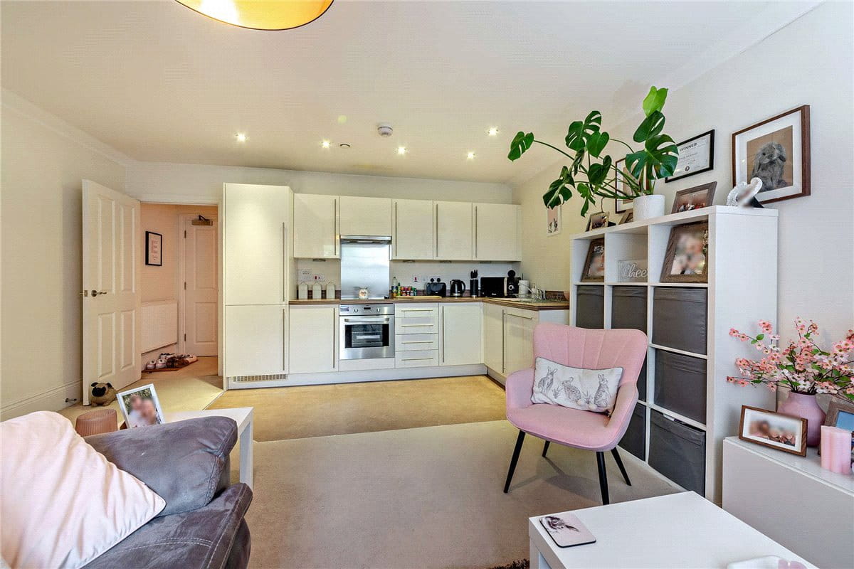 1 bedroom flat, Luker Court, Ireland Drive RG14 - Available