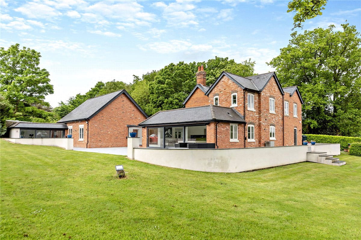5 bedroom house, Newbury Road, Headley RG19 - Available