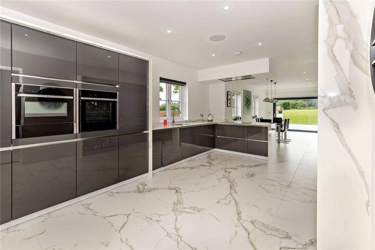 5 bedroom house, Newbury Road, Headley RG19 - Available