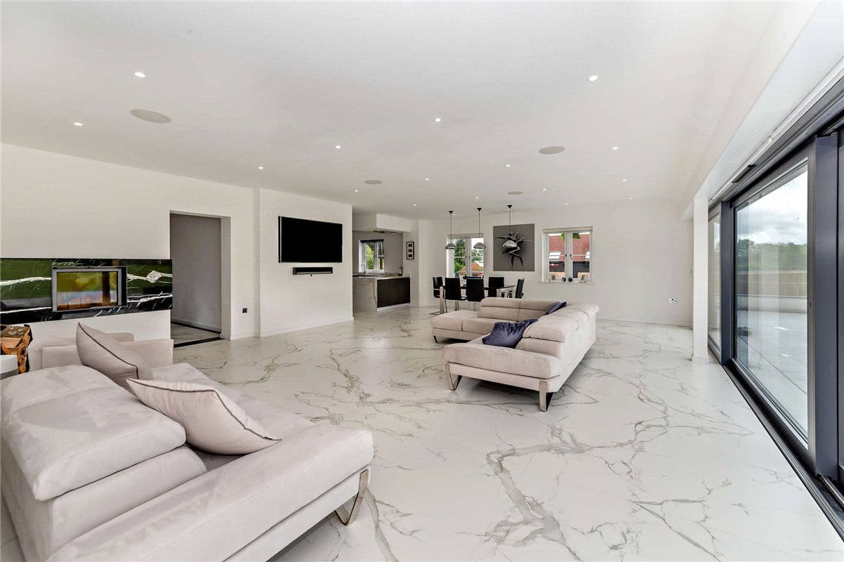 5 bedroom house, Newbury Road, Headley RG19 - Available