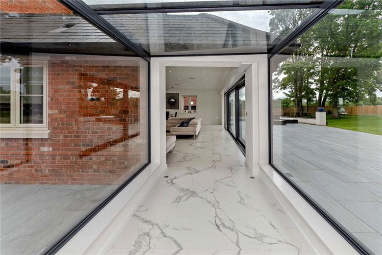 5 bedroom house, Newbury Road, Headley RG19 - Available