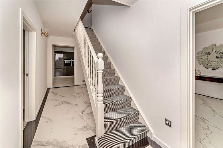 5 bedroom house, Newbury Road, Headley RG19 - Available
