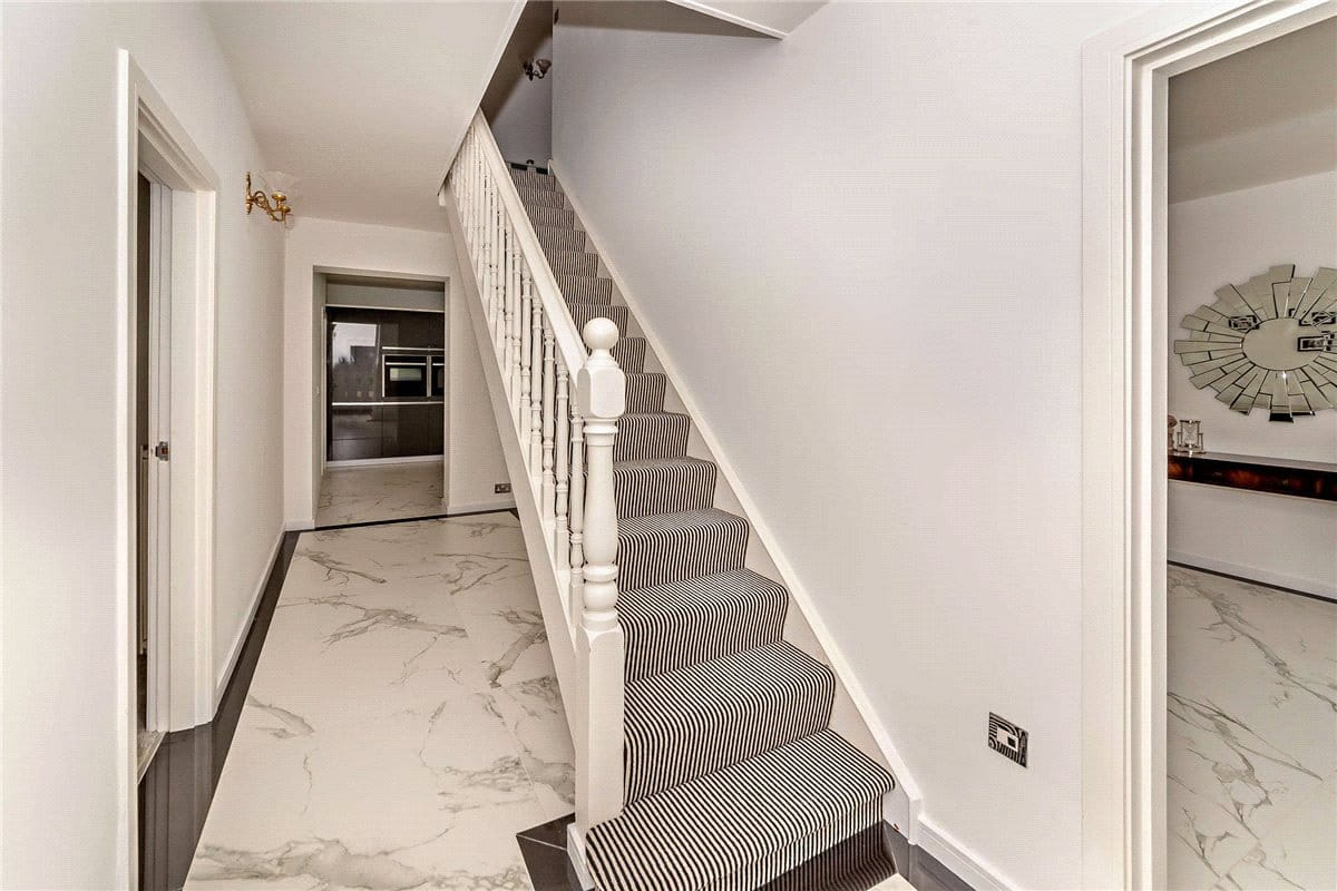 5 bedroom house, Newbury Road, Headley RG19 - Available