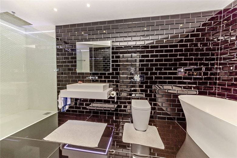 5 bedroom house, Newbury Road, Headley RG19 - Available
