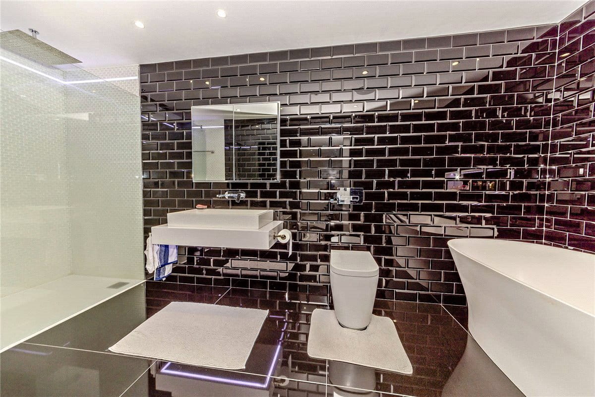 5 bedroom house, Newbury Road, Headley RG19 - Available