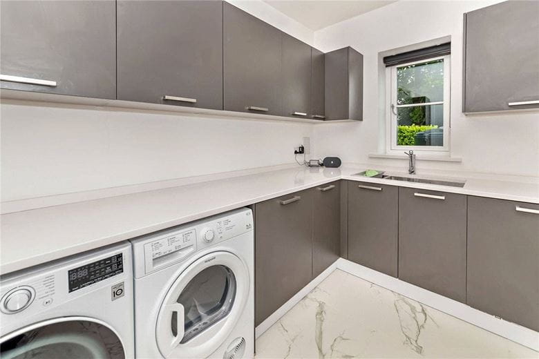 5 bedroom house, Newbury Road, Headley RG19 - Available