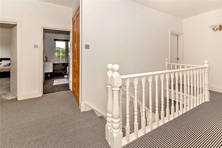5 bedroom house, Newbury Road, Headley RG19 - Available