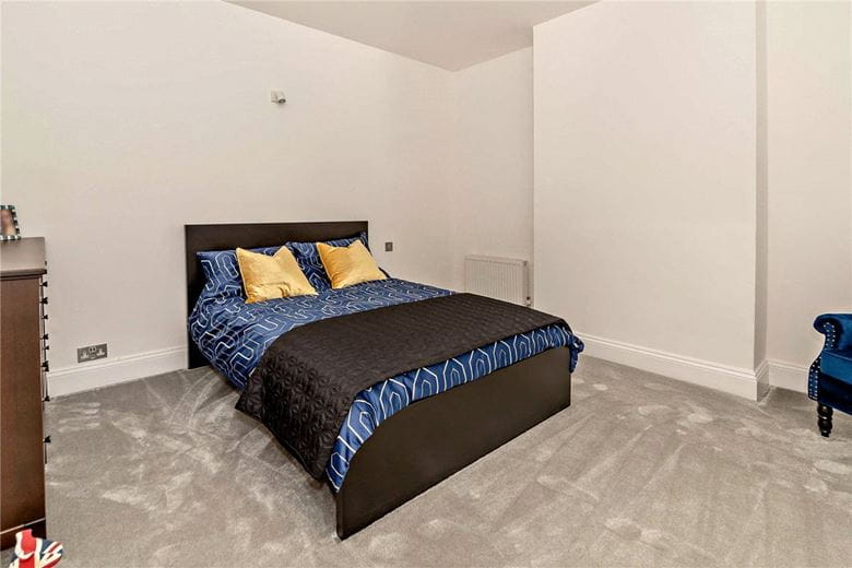 5 bedroom house, Newbury Road, Headley RG19 - Available
