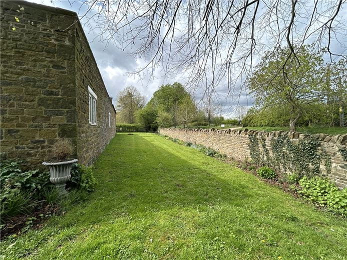 2 bedroom house, Main Street, Loddington LE7 - Available
