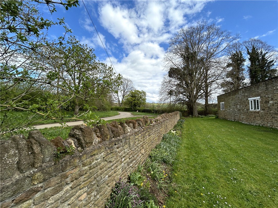 2 bedroom house, Main Street, Loddington LE7 - Available