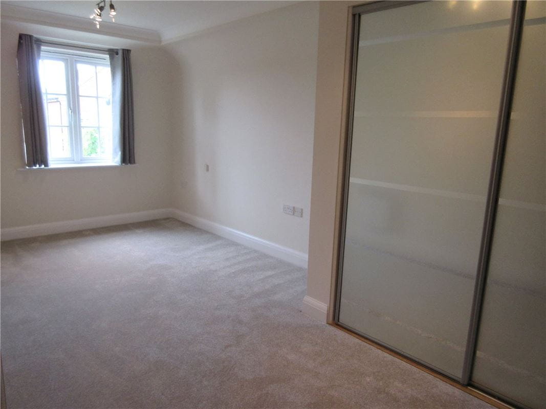 2 bedroom flat, Catherine Road, Newbury RG14