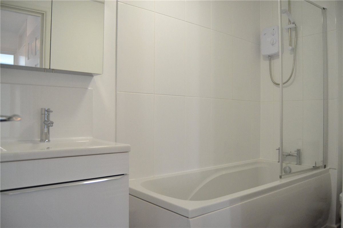 2 bedroom flat, Northcroft Park, Newbury RG14 - Let Agreed