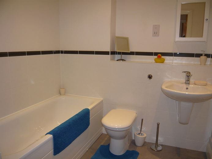 2 bedroom flat, Newtown Road, Newbury RG14 - Let Agreed