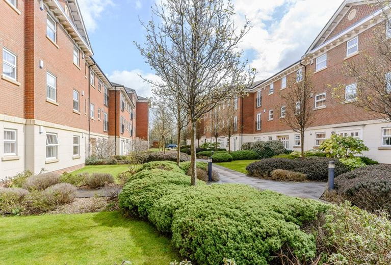 2 bedroom flat, Newtown Road, Newbury RG14 - Let Agreed