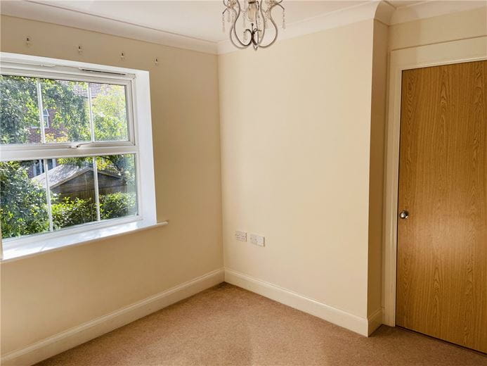 2 bedroom flat, Newtown Road, Newbury RG14 - Let Agreed
