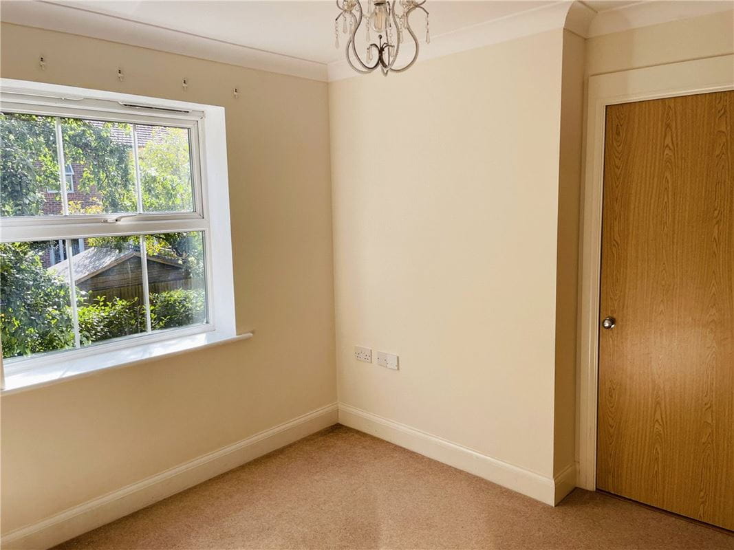 2 bedroom flat, Newtown Road, Newbury RG14 - Let Agreed