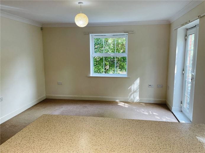 2 bedroom flat, Newtown Road, Newbury RG14 - Let Agreed