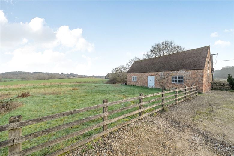 4 bedroom house, The Slade, Bucklebury RG7 - Under Offer
