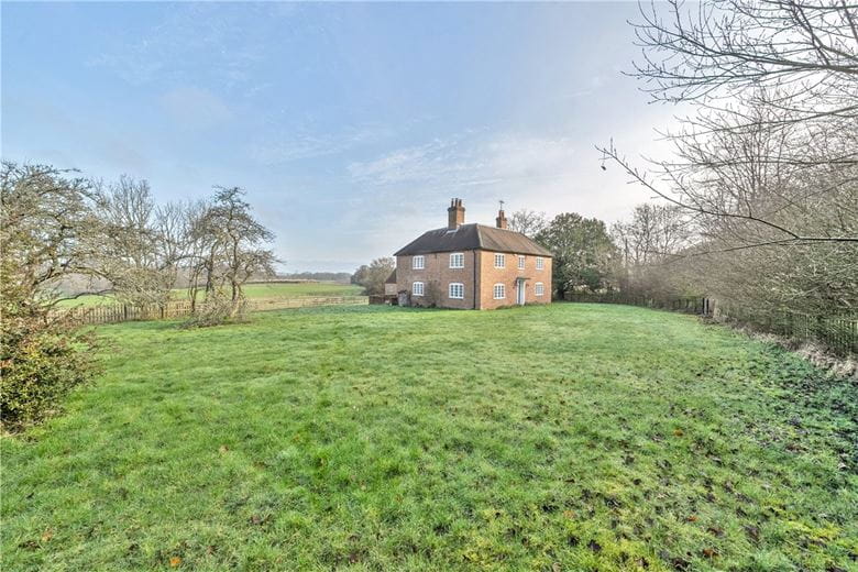 4 bedroom house, The Slade, Bucklebury RG7 - Under Offer