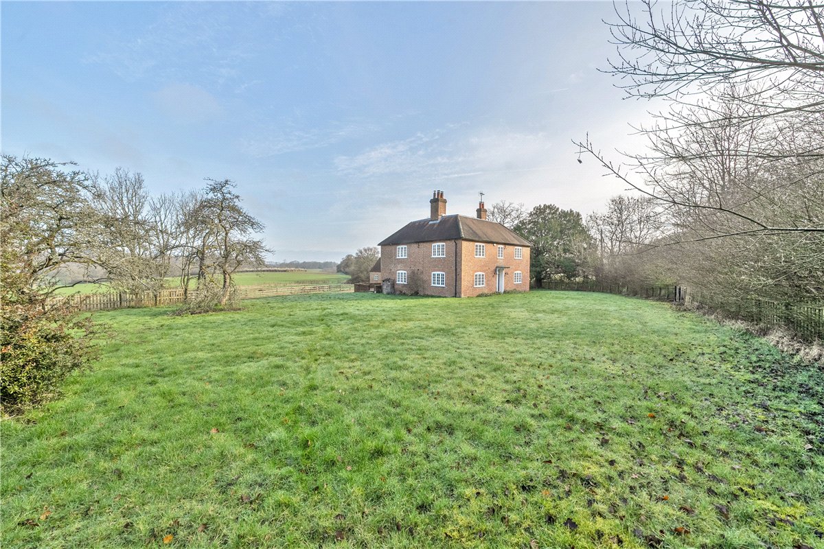 4 bedroom house, The Slade, Bucklebury RG7 - Under Offer