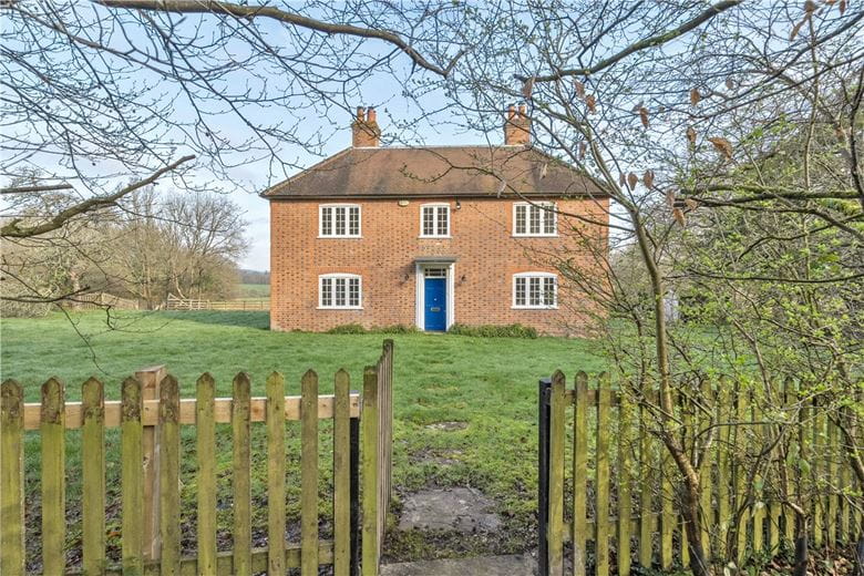 4 bedroom house, The Slade, Bucklebury RG7 - Under Offer