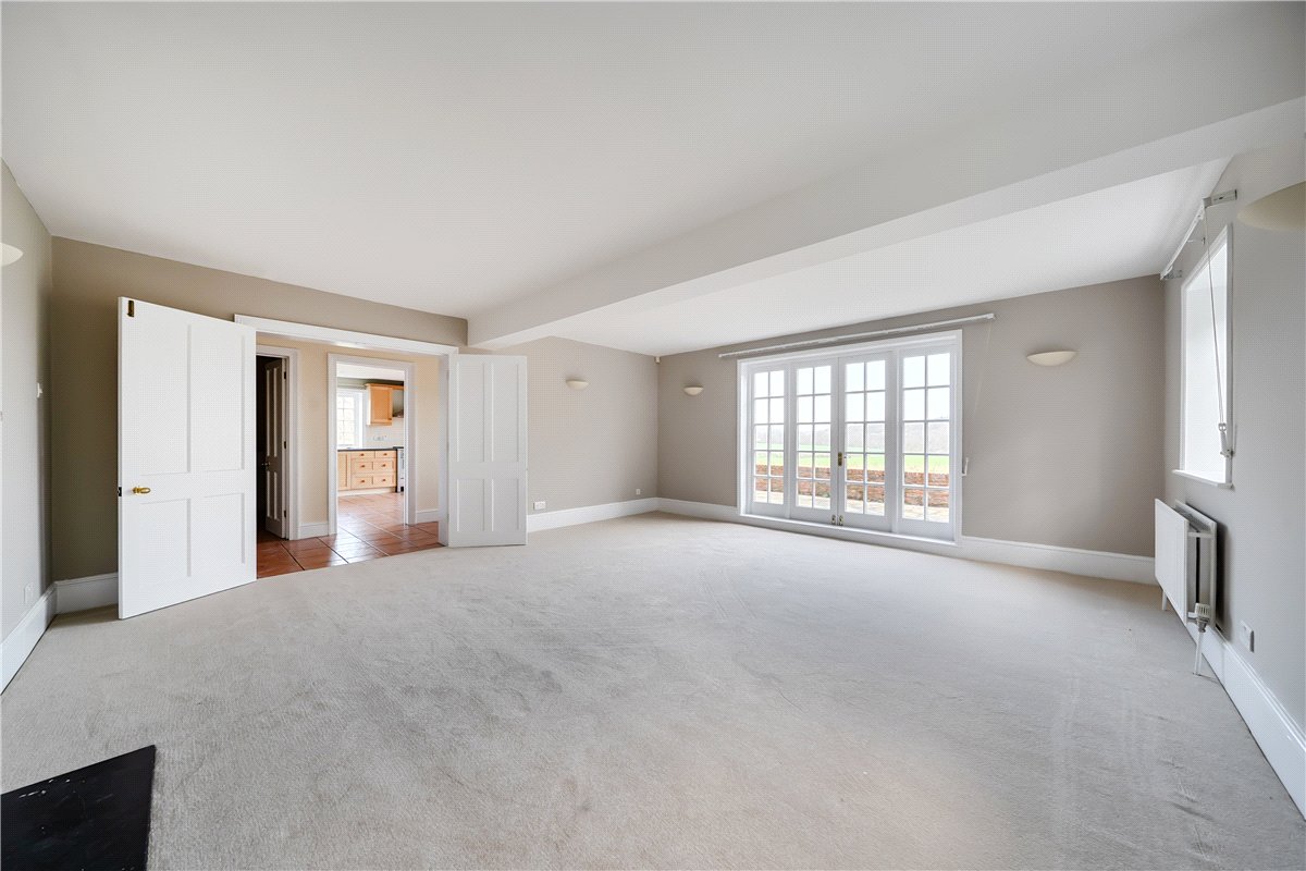 4 bedroom house, The Slade, Bucklebury RG7 - Under Offer