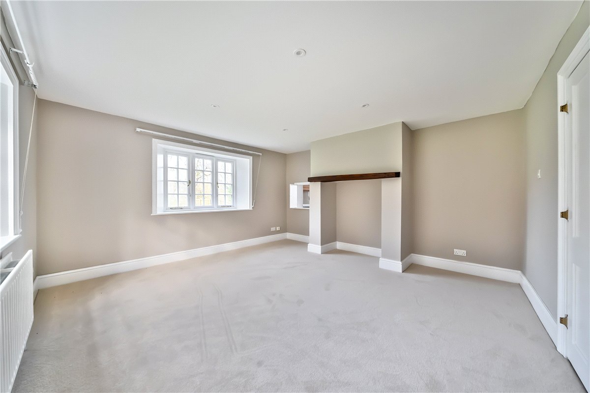 4 bedroom house, The Slade, Bucklebury RG7 - Under Offer