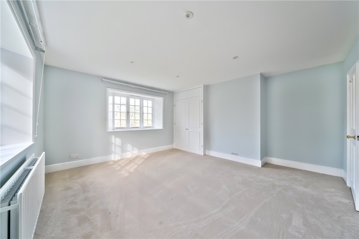 4 bedroom house, The Slade, Bucklebury RG7 - Under Offer