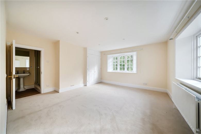 4 bedroom house, The Slade, Bucklebury RG7 - Under Offer