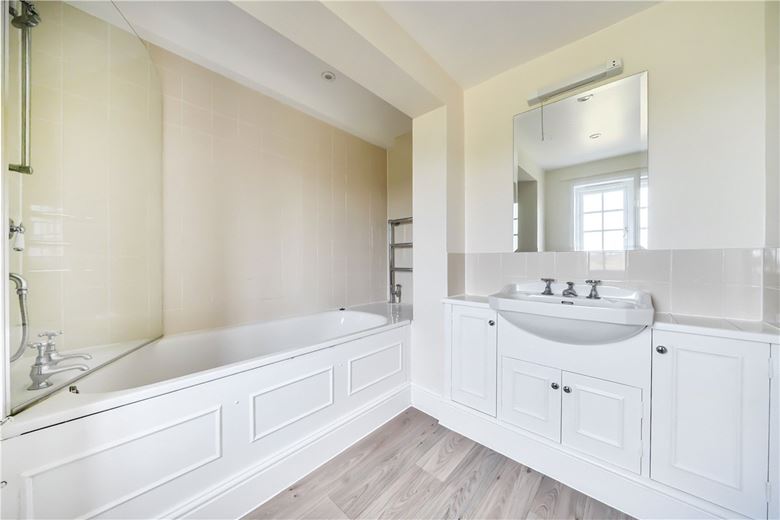 4 bedroom house, The Slade, Bucklebury RG7 - Under Offer