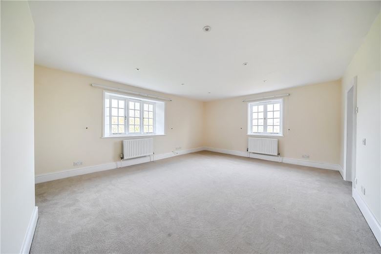 4 bedroom house, The Slade, Bucklebury RG7 - Under Offer