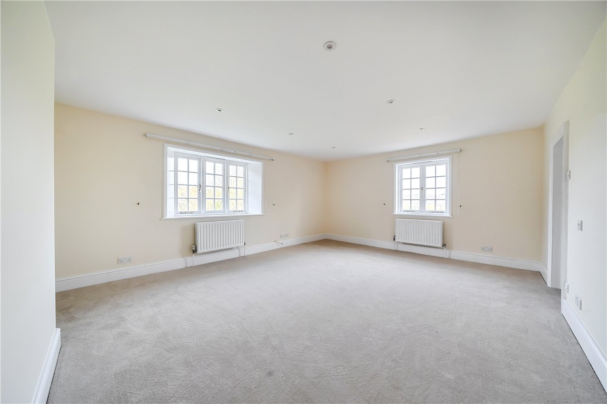 4 bedroom house, The Slade, Bucklebury RG7 - Under Offer