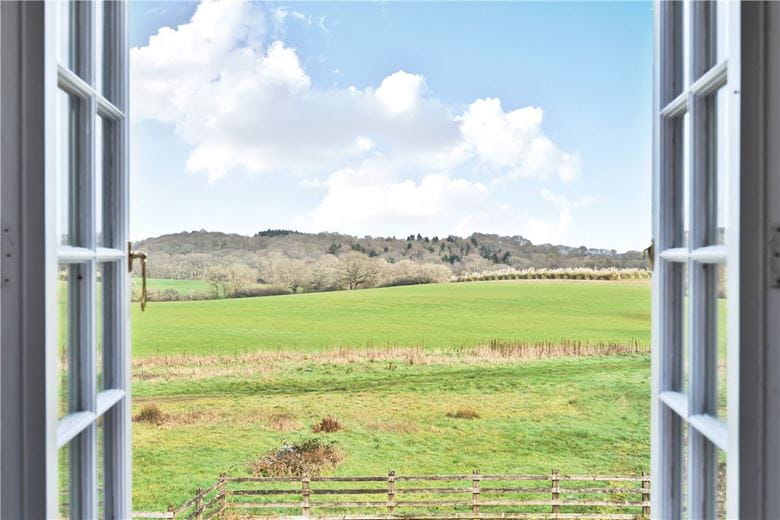 4 bedroom house, The Slade, Bucklebury RG7 - Under Offer