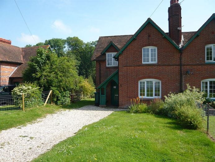 3 bedroom cottage, Marlston Hermitage, Thatcham RG18 - Let Agreed