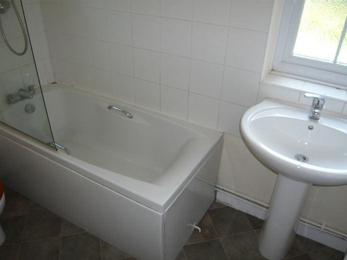 3 bedroom cottage, Marlston Hermitage, Thatcham RG18 - Let Agreed