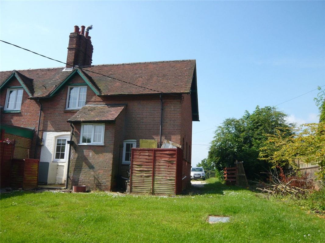 3 bedroom cottage, Marlston Hermitage, Thatcham RG18 - Let Agreed