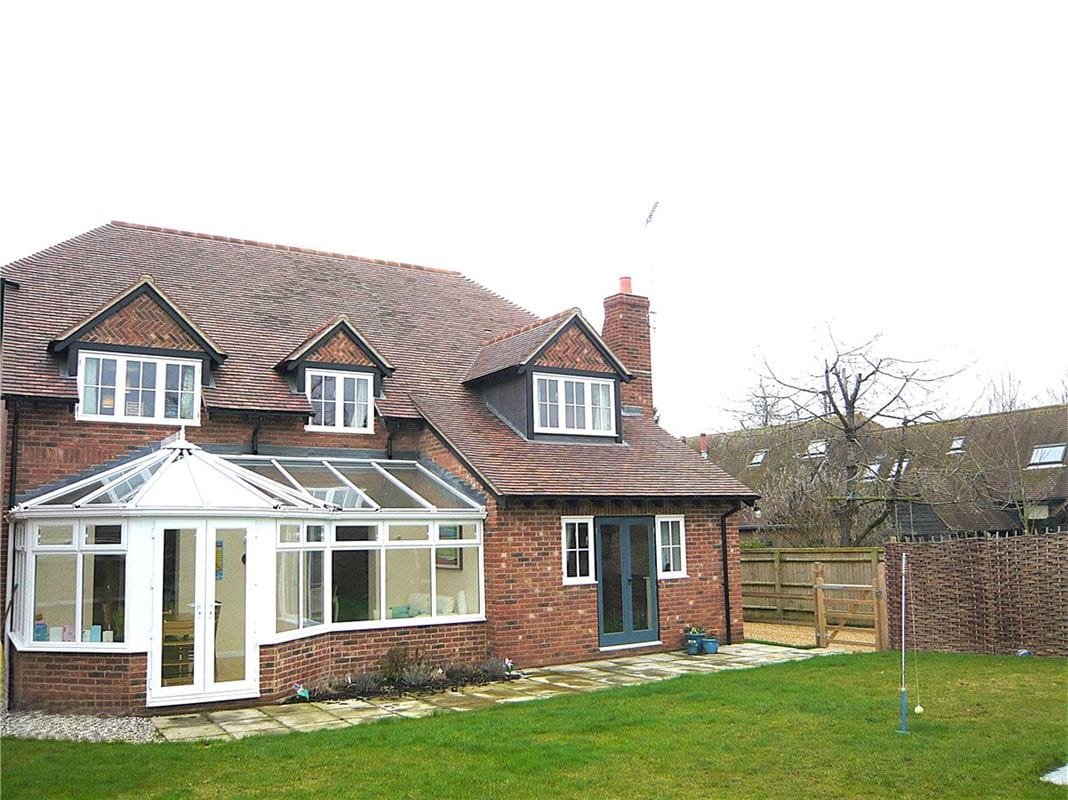 4 bedroom house, Manor Farm, Main Street RG20 - Available