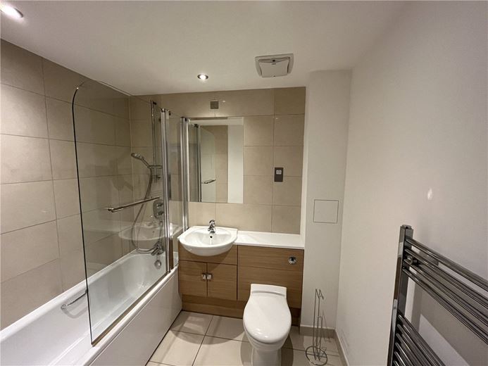 2 bedroom flat, Park Way, Newbury RG14 - Let Agreed